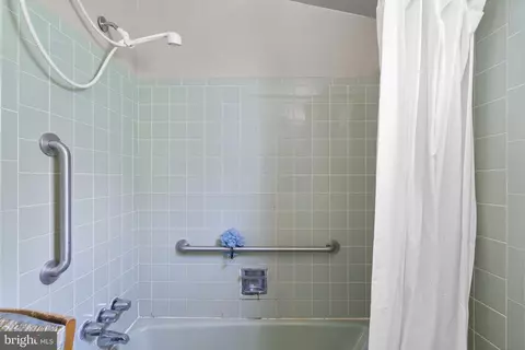 Bath - 507 Harding Dr, Silver Spring, MD 20901 photo 3 of 3