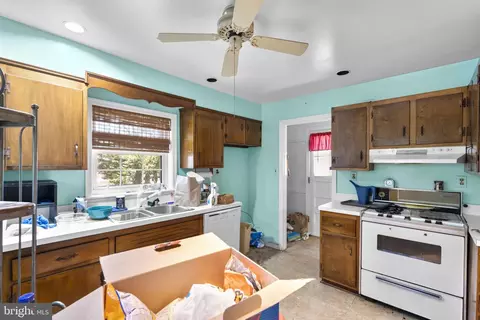 Kitchen - 507 Harding Dr, Silver Spring, MD 20901 photo 2 of 3