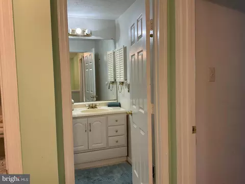 Entry Way - 15118 Callohan Ct, Silver Spring, MD 20906 photo 5 of 7