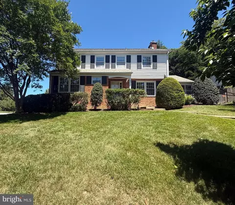 6717 Pemberton St, Bethesda, MD 20817