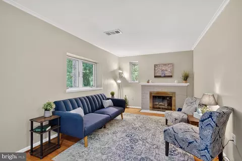 Living - 1530 Murphy Ln, Silver Spring, MD 20905 photo 1 of 4