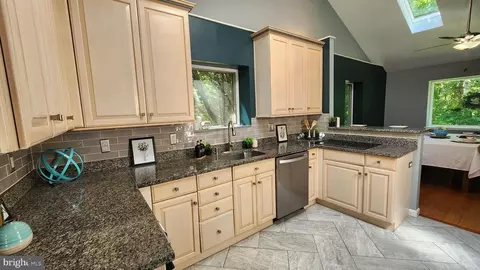Entry Way - 1530 Murphy Ln, Silver Spring, MD 20905 photo 1 of 3