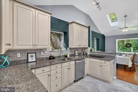 Kitchen - 1530 Murphy Ln, Silver Spring, MD 20905 photo 2 of 4