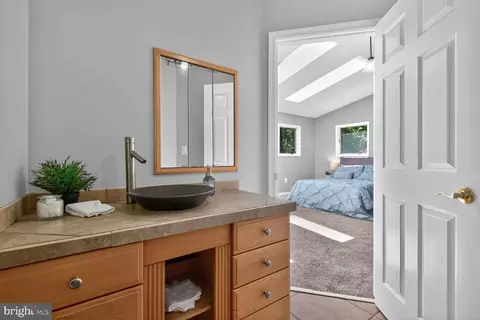 Bath - 1530 Murphy Ln, Silver Spring, MD 20905 photo 2 of 3