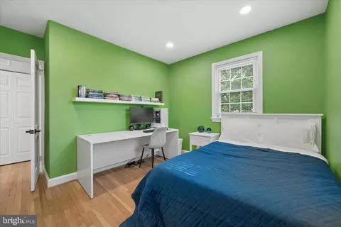 Bedroom - 1515 Dennis Ave, Silver Spring, MD 20902 photo 5 of 10