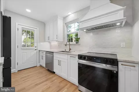 Kitchen - 1515 Dennis Ave, Silver Spring, MD 20902 photo 3 of 6