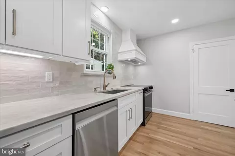 Kitchen - 1515 Dennis Ave, Silver Spring, MD 20902 photo 5 of 6