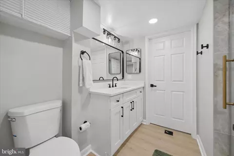 Bath - 1515 Dennis Ave, Silver Spring, MD 20902 photo 3 of 3