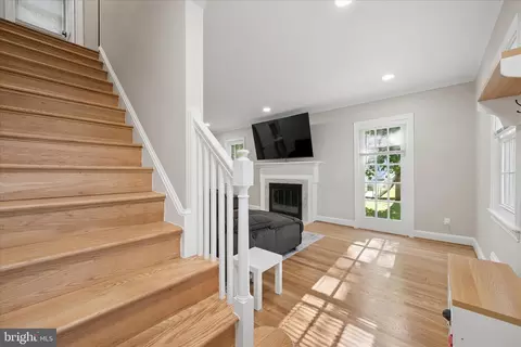 Entry Way - 1515 Dennis Ave, Silver Spring, MD 20902 photo 2 of 7