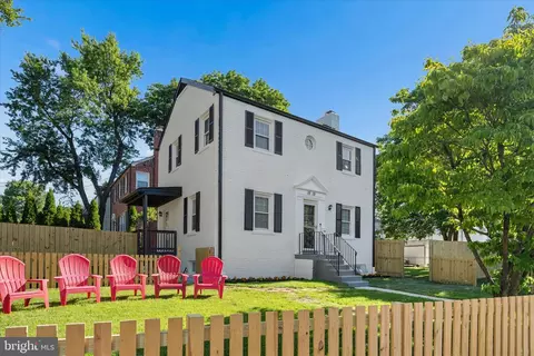 1515 Dennis Ave, Silver Spring, MD 20902