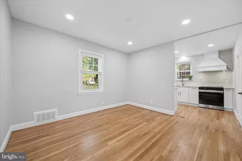 Living - 1515 Dennis Ave, Silver Spring, MD 20902 photo 2 of 3