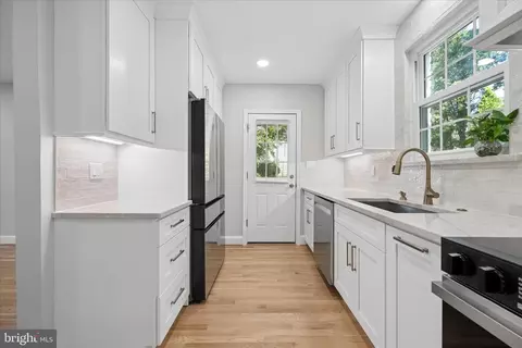 Kitchen - 1515 Dennis Ave, Silver Spring, MD 20902 photo 4 of 6