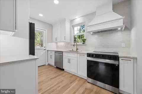 Kitchen - 1515 Dennis Ave, Silver Spring, MD 20902 photo 2 of 6