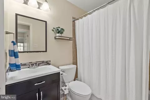 Bath - 17 Hickory Hill Ct, Silver Spring, MD 20906 photo 3 of 4
