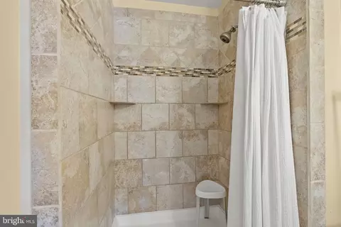 Bath - 17 Hickory Hill Ct, Silver Spring, MD 20906 photo 2 of 4