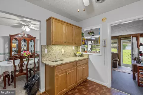 Entry Way - 807 Snider Ln, Silver Spring, MD 20905 photo 4 of 4