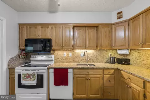 Kitchen - 807 Snider Ln, Silver Spring, MD 20905 photo 2 of 3