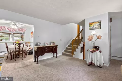 Entry Way - 807 Snider Ln, Silver Spring, MD 20905 photo 3 of 4