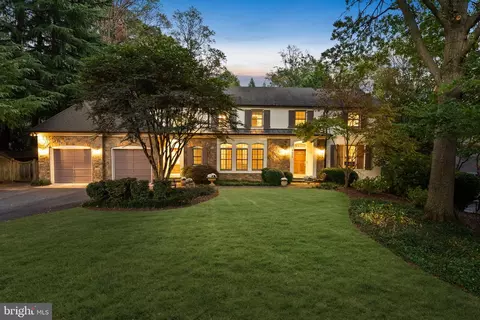 7009 Loch Lomond Dr, Bethesda, MD 20817