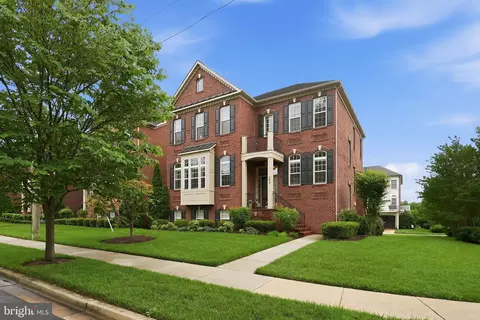 164 Crown Farm Dr, Gaithersburg, MD 20878