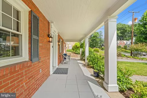 Exterior - 10208 Edgewood Ave, Silver Spring, MD 20901 photo 5 of 10