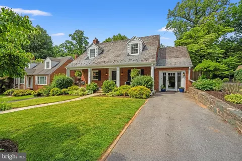 Exterior - 10208 Edgewood Ave, Silver Spring, MD 20901 photo 2 of 10