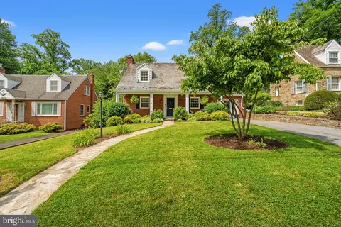 Exterior - 10208 Edgewood Ave, Silver Spring, MD 20901 photo 3 of 10