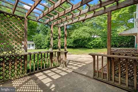 Exterior - 10208 Edgewood Ave, Silver Spring, MD 20901 photo 8 of 10