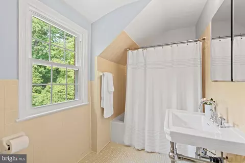 Bath - 10208 Edgewood Ave, Silver Spring, MD 20901 photo 2 of 4