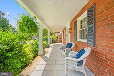 Exterior - 10208 Edgewood Ave, Silver Spring, MD 20901 photo 4 of 10