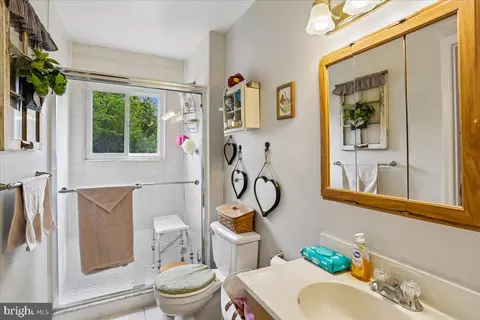 Bath - 12622 Eastbourne Dr, Silver Spring, MD 20904 photo 1 of 3