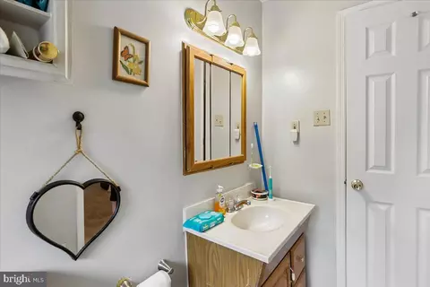 Bath - 12622 Eastbourne Dr, Silver Spring, MD 20904 photo 2 of 3