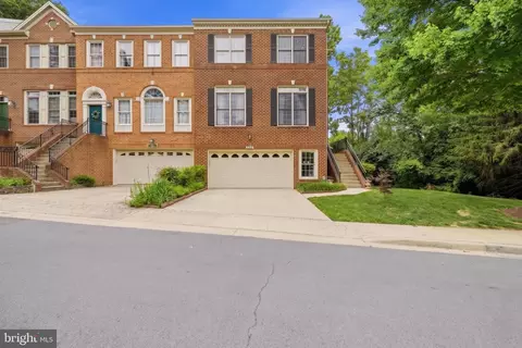 103 Crofton Hill Ln, Rockville, MD 20850