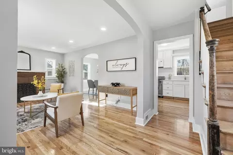 Entry Way - 8712 Geren Rd, Silver Spring, MD 20901 photo 5 of 7