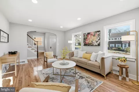 Living - 8712 Geren Rd, Silver Spring, MD 20901 photo 6 of 7