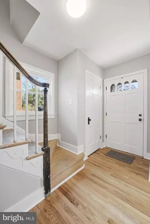 Entry Way - 8712 Geren Rd, Silver Spring, MD 20901 photo 3 of 7