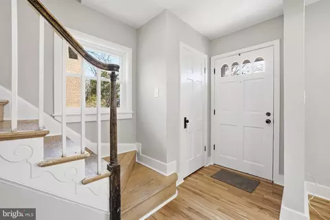 Entry Way - 8712 Geren Rd, Silver Spring, MD 20901 photo 4 of 7