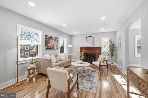 Living - 8712 Geren Rd, Silver Spring, MD 20901 photo 3 of 7