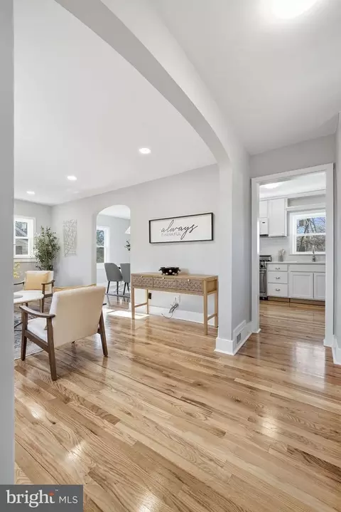 Entry Way - 8712 Geren Rd, Silver Spring, MD 20901 photo 6 of 7