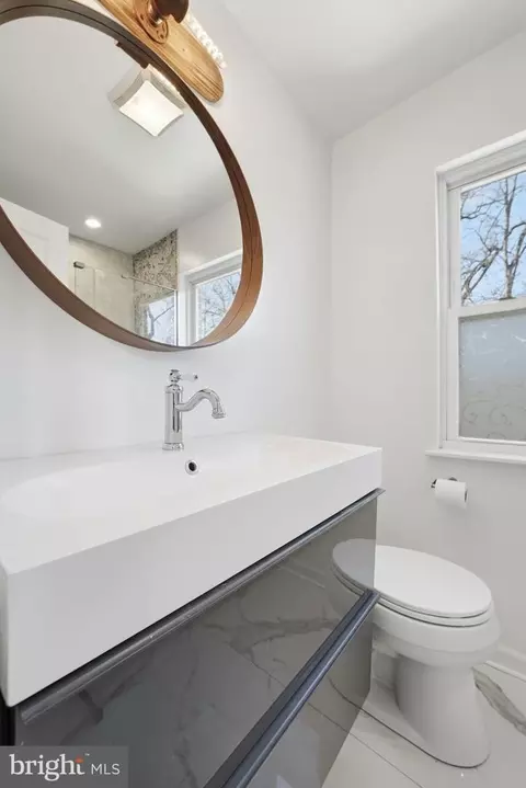 Bath - 8712 Geren Rd, Silver Spring, MD 20901 photo 2 of 7