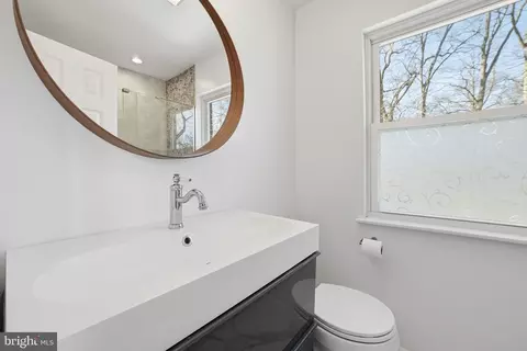 Bath - 8712 Geren Rd, Silver Spring, MD 20901 photo 1 of 7