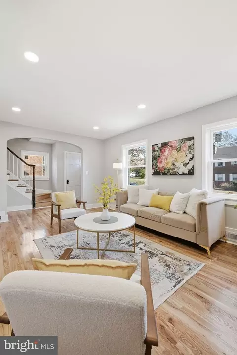 Living - 8712 Geren Rd, Silver Spring, MD 20901 photo 5 of 7