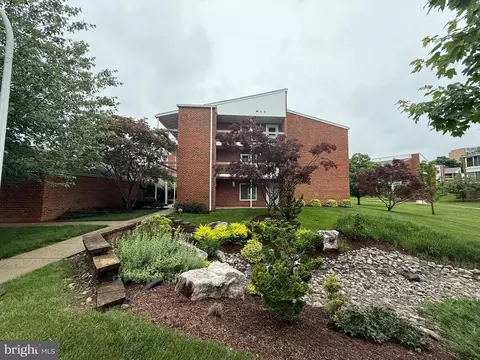 15100 Glade Dr #11, Silver Spring, MD 20906