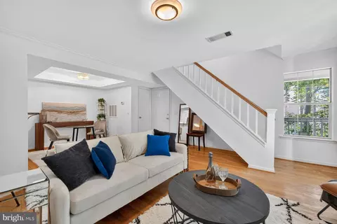 5818 Inman Park Cir #210, Rockville, MD 20852
