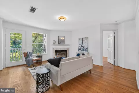 5818 Inman Park Cir #210, Rockville, MD 20852