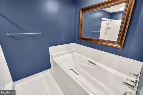 Bath - 17212 Whites Rd, Poolesville, MD 20837 photo 5 of 8