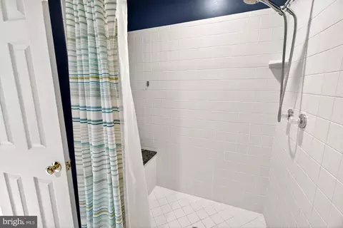 Bath - 17212 Whites Rd, Poolesville, MD 20837 photo 4 of 8