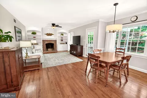 Living - 17212 Whites Rd, Poolesville, MD 20837 photo 1 of 3