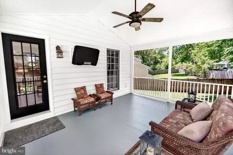 Exterior - 17212 Whites Rd, Poolesville, MD 20837 photo 10 of 24