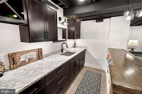 Kitchen - 17212 Whites Rd, Poolesville, MD 20837 photo 7 of 8